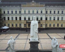 До Дня Києва пам’ятники столиці заспівали відомий романс (відео)