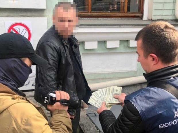 У Києві судитимуть поліцейського, що вимагав хабара
