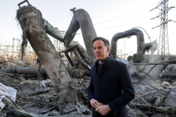 Шмигаль і генсек НАТО відвідали Дарницьку ТЕЦ: РФ атакувала об'єкт у пік морозів