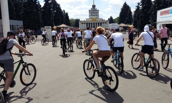 На ВДНГ влаштують велоекскурсію до дня народження Експоцентру