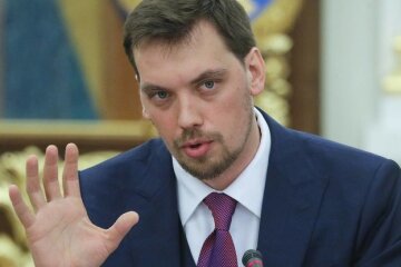 Гончарук виправдовує великі зарплати міністрів