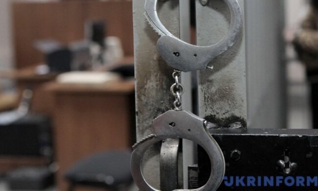 Двох поліцейських, підозрюваних у викраденні людини, взяли під варту