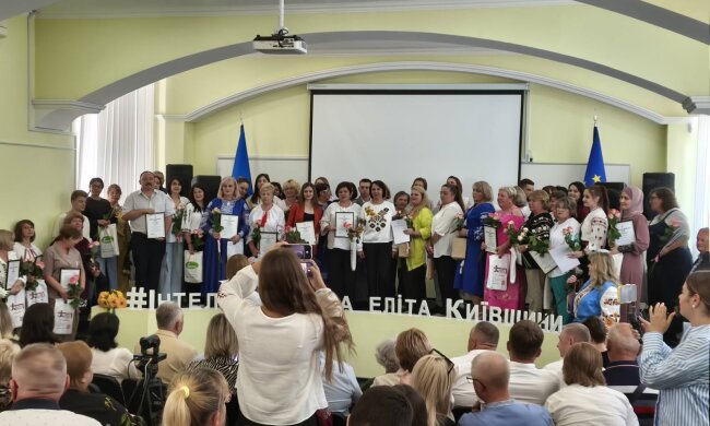 Освітяни Ірпеня отримали відзнаки на обласному рівні
