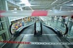У Києві в супермаркеті машинка з дитиною викотилася на ескалатор і поїхала вниз