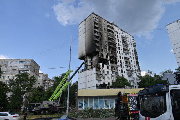 Вибух у багатоповерхівці в Дніпровському районі — рятувальники розбирають завали