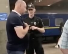 Високопоставлений співробітник СБУ відмовився підкоритися поліції (відео)