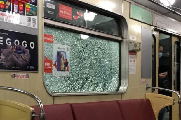 Хулігани розбили вікна в поїздах київського метро