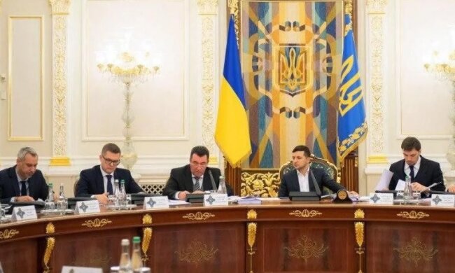 Термінове засідання РНБО: під удар Зеленського потрапили Шарій, Гужва і нардеп Деркач
