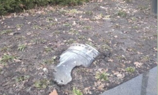 Дачу президента Зеленського обстрілювали: впав уламок ракети