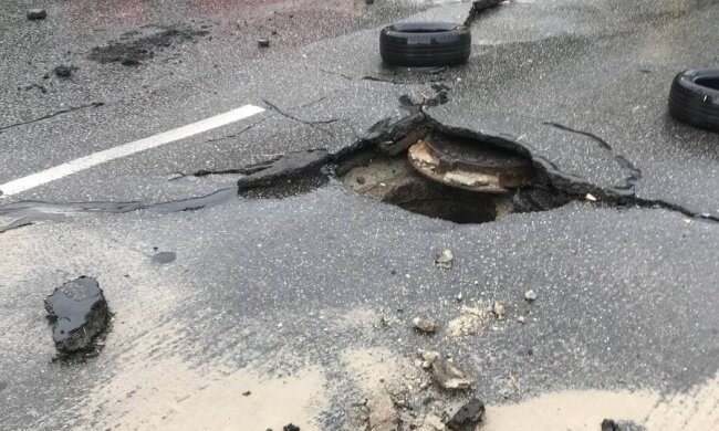 У Києві після грози побільшало ям: де ускладнено рух транспорту