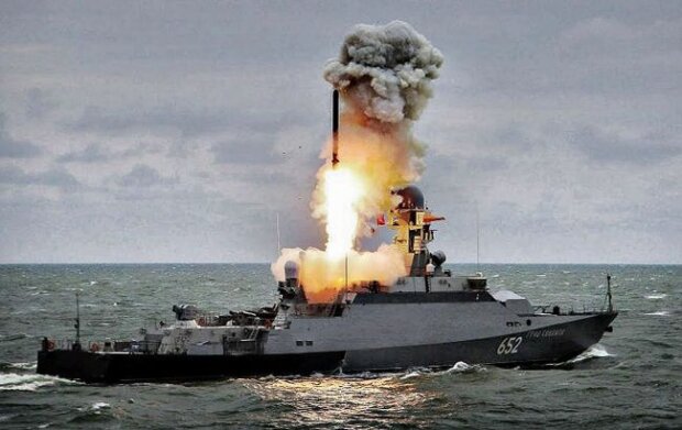 Росія вивела в Чорне море носій “Калібрів”, є висока ймовірність ударів, – ОК “Південь”