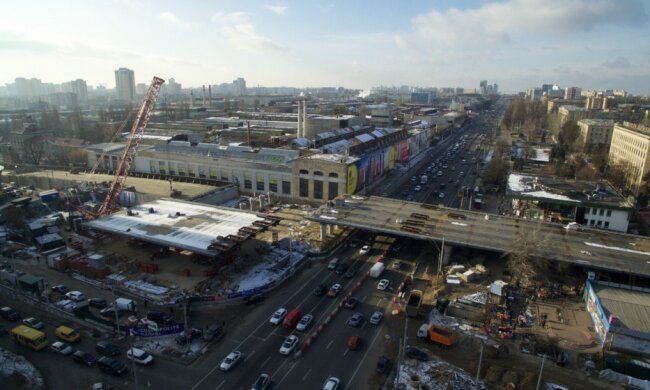 Як встановлювали останню секцію нового Шулявського шляхопроводу (відео)