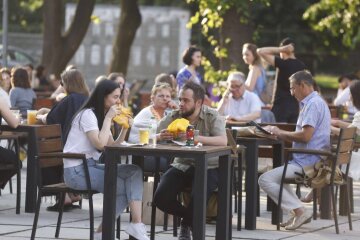 Цифровий сезон: у Києві бізнес масово переходить на онлайн-договори для літніх терас