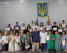 На Київщині вручили грошові винагороди випускникам з високими балами НМТ-2024