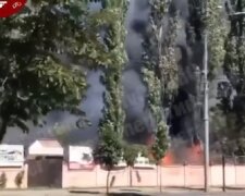 Чорний дим: на Повітрофлотському проспекті виникла сильна пожежа (відео)
