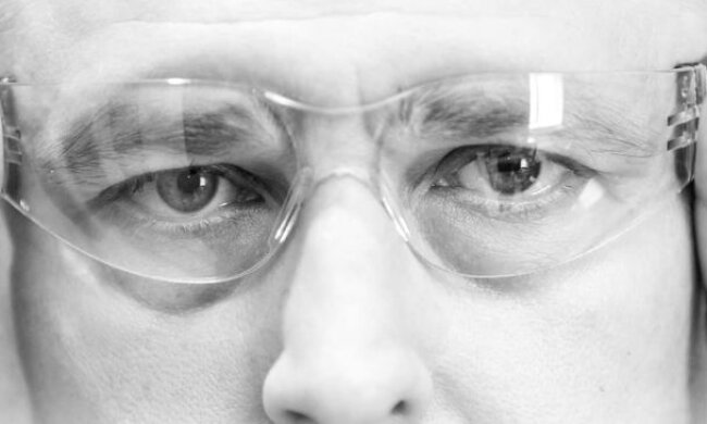 Я нікого не боюсь, але буду ходити в будівельних окулярах: у Філатова кинули нашатир