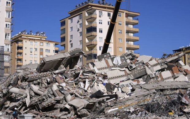 Землетрус в Туреччині та Сирії: кількість жертв сягнула 28 тисяч осіб, рятувальні роботи призупинені