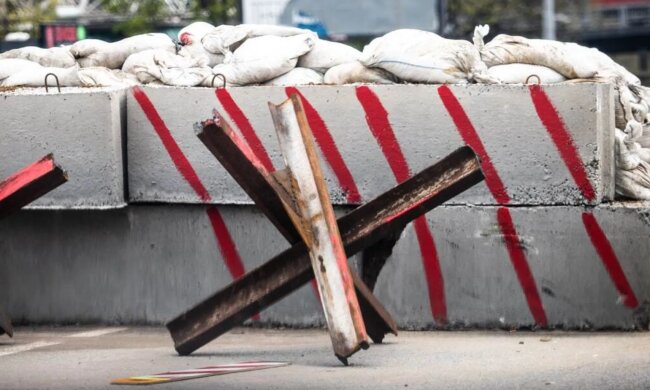 На блокпості у столиці сталася стрілянина — є поранений