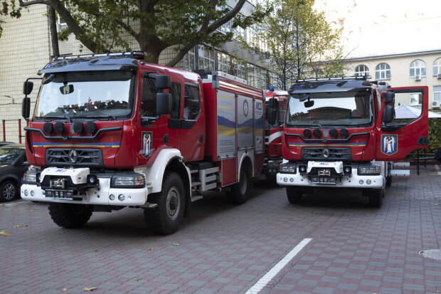 Столичним рятувальникам передали 3 сучасні пожежні авто з Німеччини