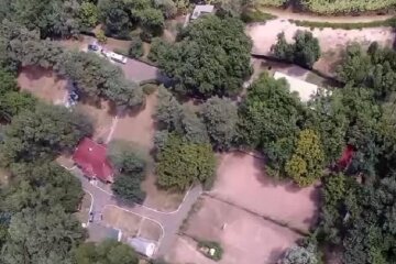 Будівлі за парканом: Києву повернули землю на Трухановому вартістю понад 25 млн