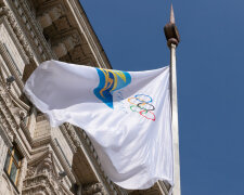 Перед будівлею КМДА сьогодні підняли прапор НОК України на честь Олімпіади-2024