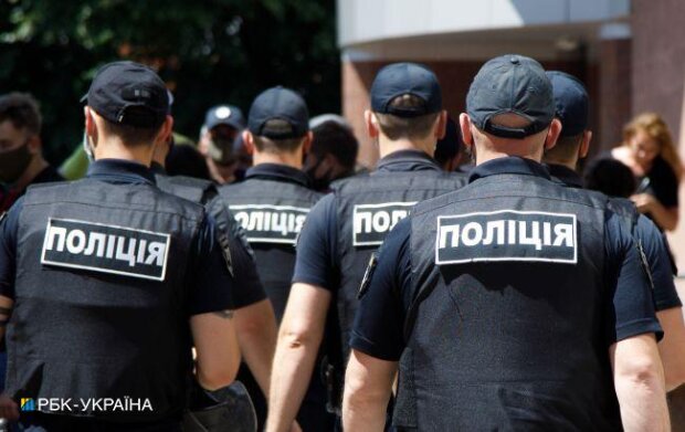 Били ломом: київських поліцейських підозрюють у катуванні затриманого