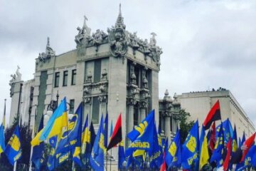 “Україна понад усе!” – націоналісти пікетували Офіс президента