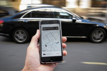 Задивився у навігатор: водій Uber влаштував безглузду аварію на трасі під Києвом (відео)