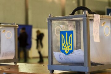 85-й округ: “позеленілий” Шевченко полює на виборців з дармовою ковбасою і лисим Жекою