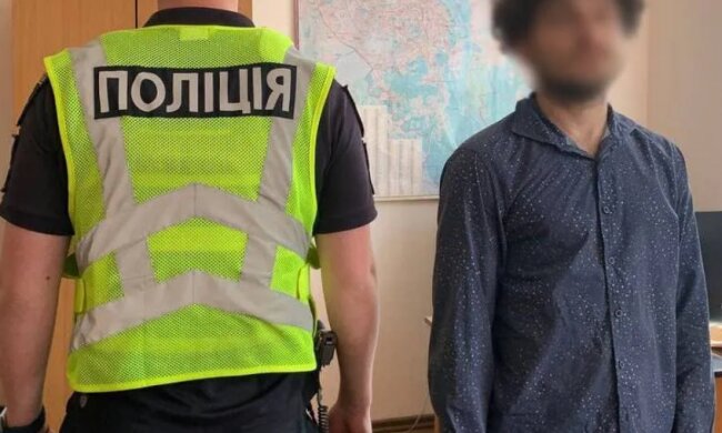 Правоохоронці відшукали чоловіка, який розвісив на паркані гімназії радянські прапорці та вимпели