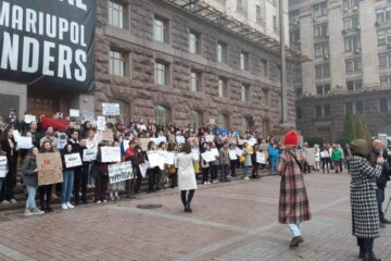 У столиці під стінами КМДА пройшла традиційна акція на підтримку ЗСУ