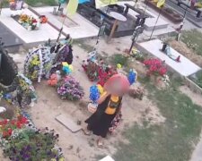 У Київський області жінки крали вазони із могил військових — за наругу над могилами їм загрожує в'язниця