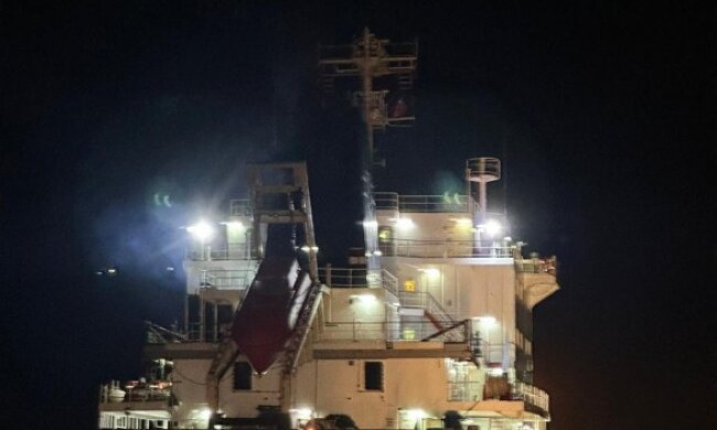 Вантажне судно, що йшло від України і сіло на мілину у Босфорі, знову спустили на воду