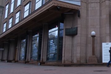 Ще один столичний ТЦ щодня вшановуватиме пам’ять загиблих захисників Маріуполя