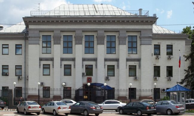 Київрада відібрала у посольства Росії земельні ділянки
