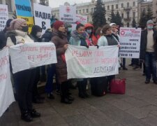 У Києві йде акція протесту медиків (відео)