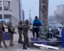 Розгром Ханукії на Майдані: суд зобов’язав поліцію відкрити справу проти вандала