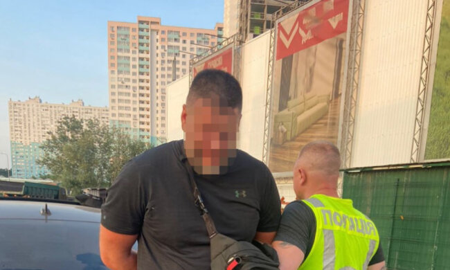 Чоловік під приводом «Ви мене затоплюєте» обкрадав квартири киян - тепер його затримано