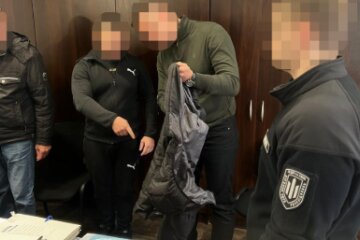 У Києві затримали поліцейського, який вимагав $25 тис. за «кришування» торгівлі алкоголем