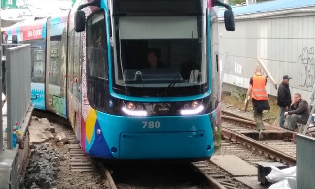 Кияни протестували новий швидкісний трамвай (фото)