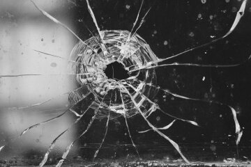 У Києві невідомі розстріляли припаркований автомобіль