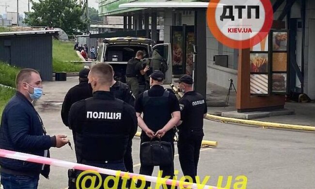 Київський торговий центр евакуювали через предмет, схожий на вибуховий пристрій