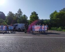 Під Києвом мітингувальники перекрили трасу