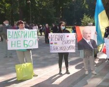 Під Радою вимагають від Зеленського «примиритись» з Лукашенком (відео)