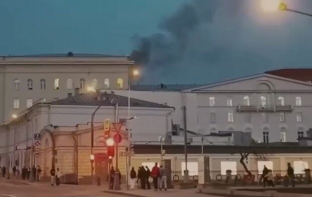 В росії заявили, що пожежа в Міноборони виникла через чайник
