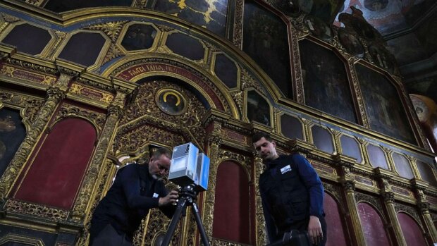 У Києві волонтери за підтримки ООН зберігають культурну спадщину України за допомогою лазерів