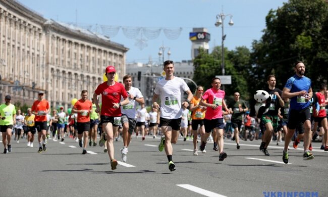 “Пробіг під каштанами” у Києві: бігли і немовлята, і старенькі