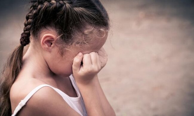 У Києві 74-річному діду можуть дати вісім років тюрми за розбещення неповнолітньої