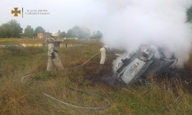 На Київщині під час ДТП спалахнув легковик, водія врятувати не вдалося