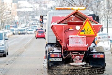 Ковзанка на дорогах: Київ накриє мокрий сніг та ожеледиця